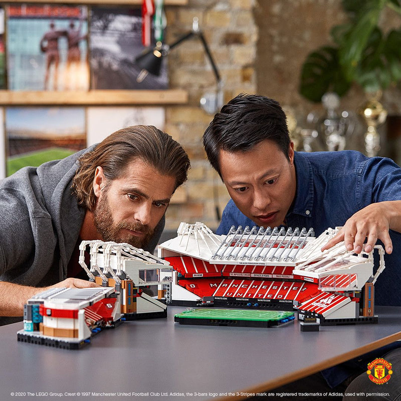 LEGO Manchester United Voetbal stadion 10272 Creator Expert