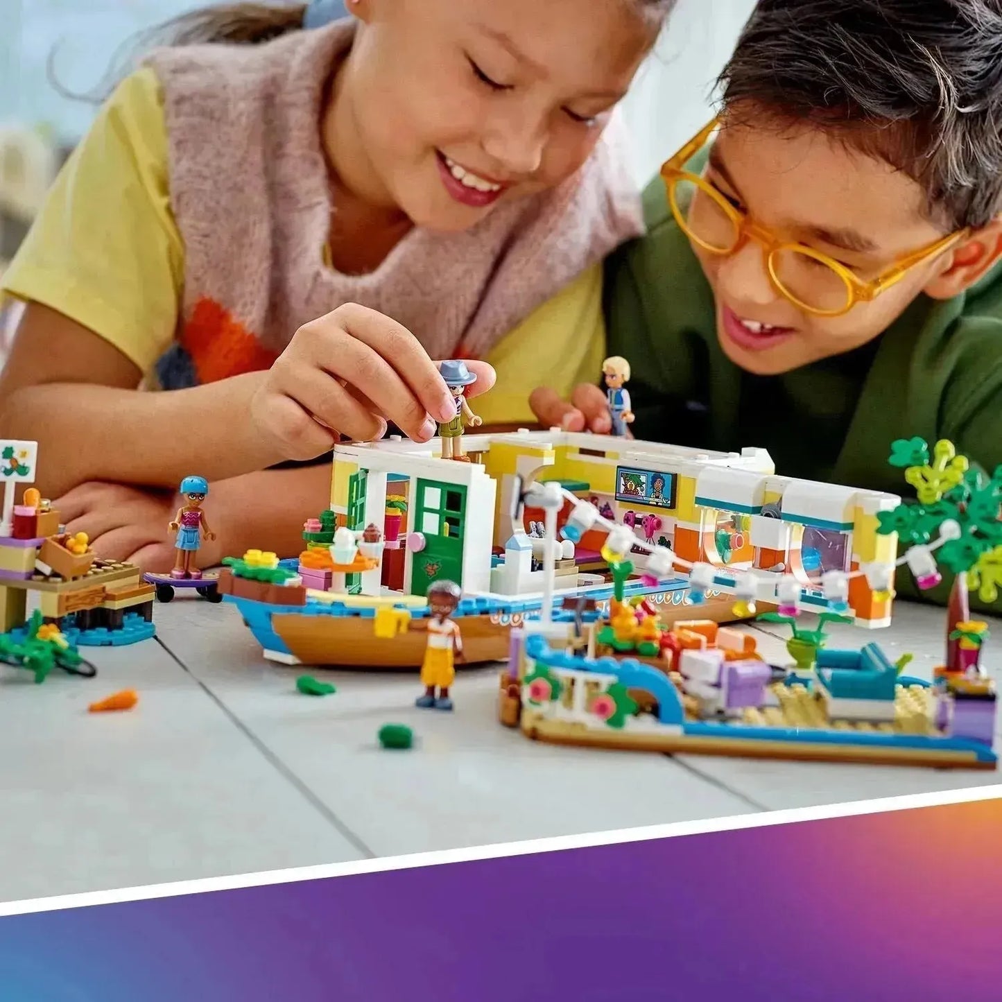 LEGO Woonboot op het kanaal 41702 Friends