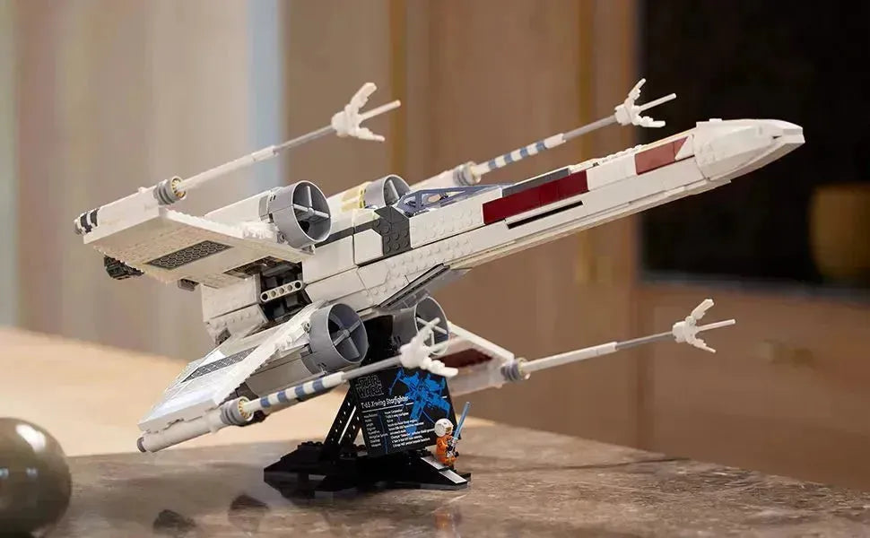 LEGO Luke Skywalkerâs X-Wing Fighter 75355 StarWars