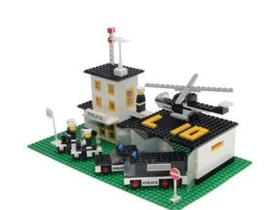 LEGO Police Headquarters 585 LEGOLAND LEGO LEGOLAND @ 2TTOYS | Official LEGO shopđđ„° LEGO âŹ. 29.49