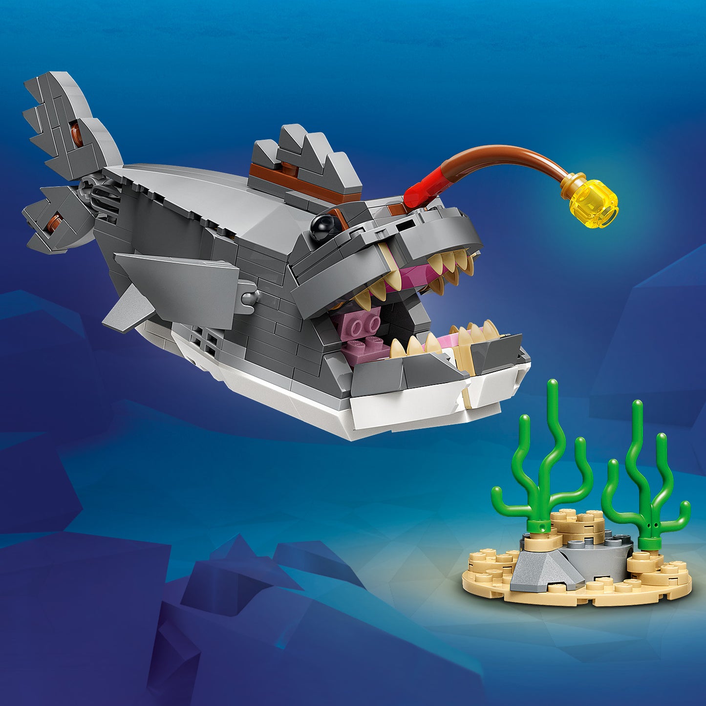 LEGO® Creator Woeste Haai met Schatkist - Bouw Om tot Lantaarnvis of Mantarog - 31381