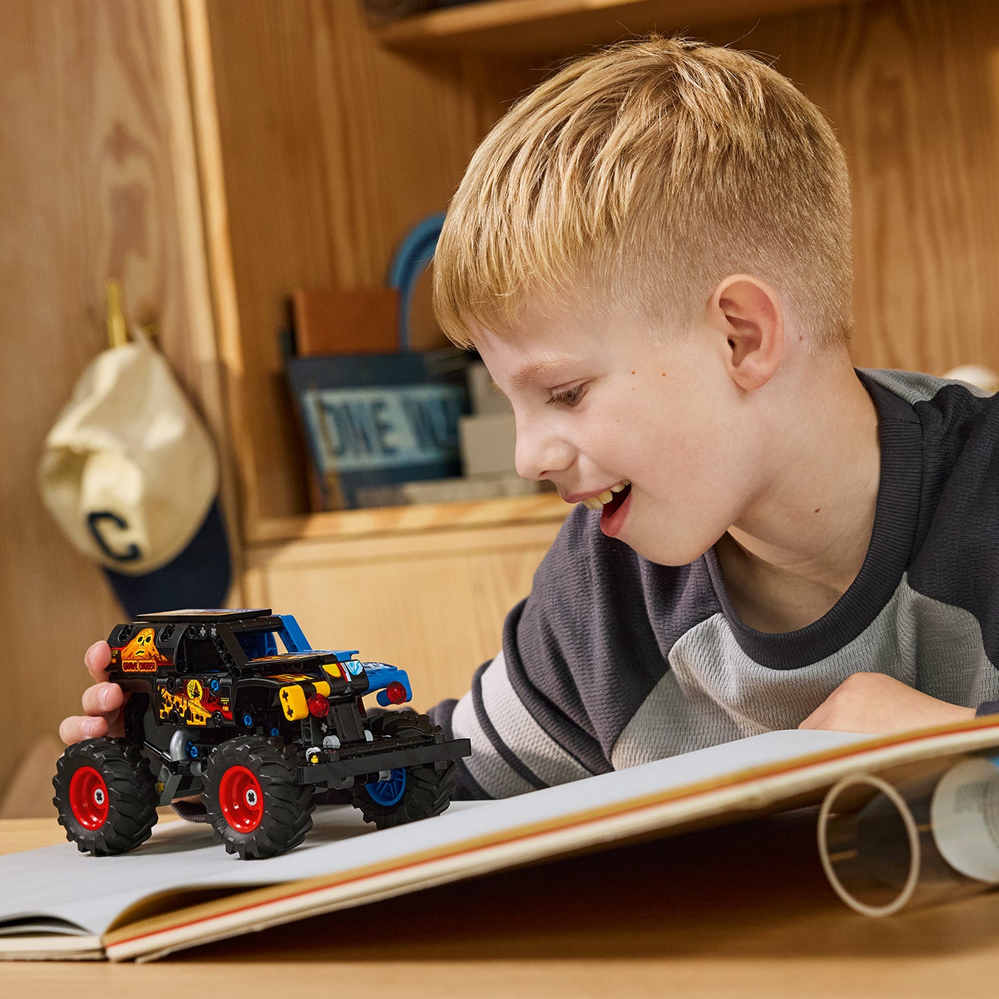 LEGO® Technic Monster Jam™ Grave Digger™ Vuur en IJs - Pull-Back Speelgoedtruck - 42219