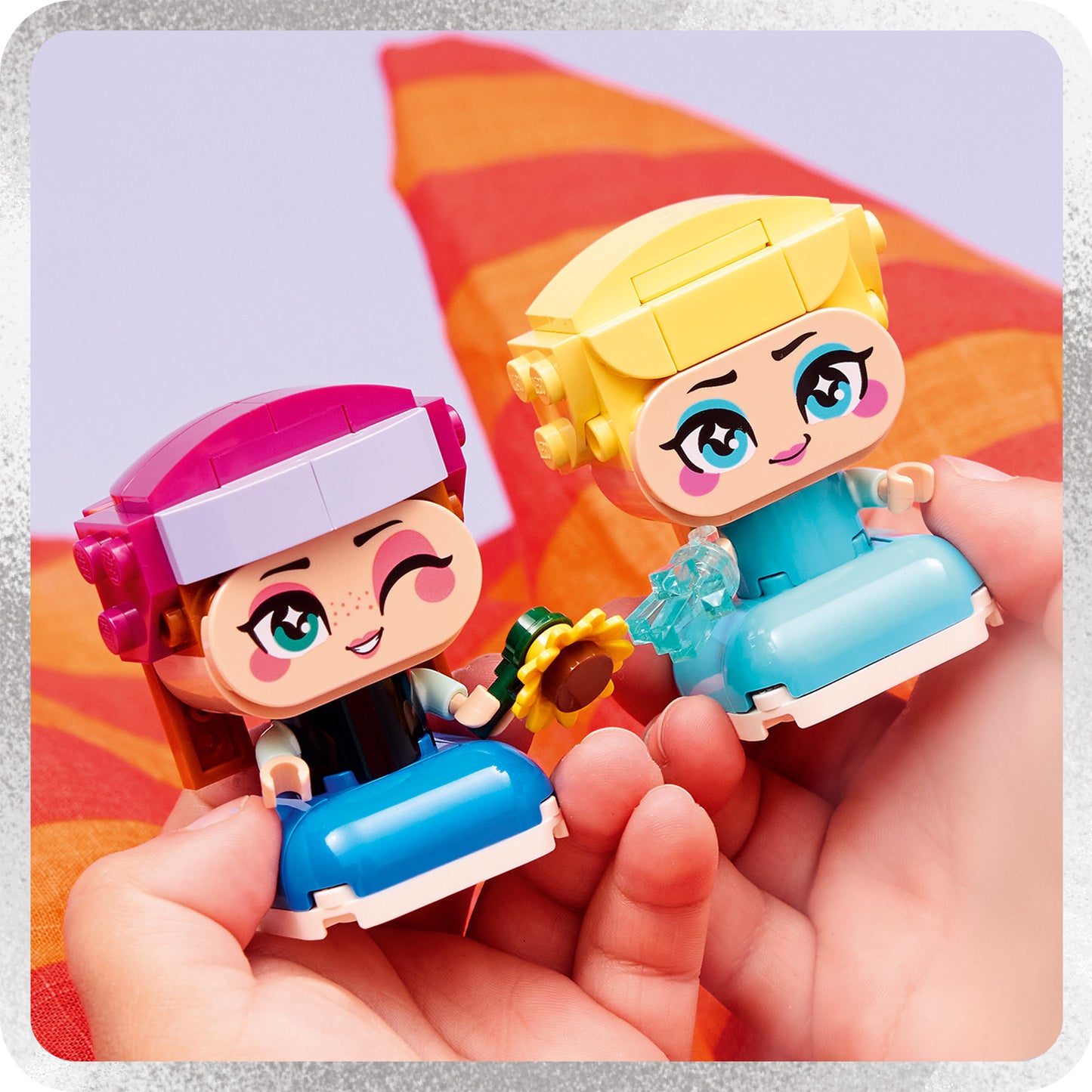 LEGO® ǀ Disney Frozen Mini Anna en Elsa - 2 Frozen Bouwfiguren voor Kinderen Vanaf 5 Jaar - 43284